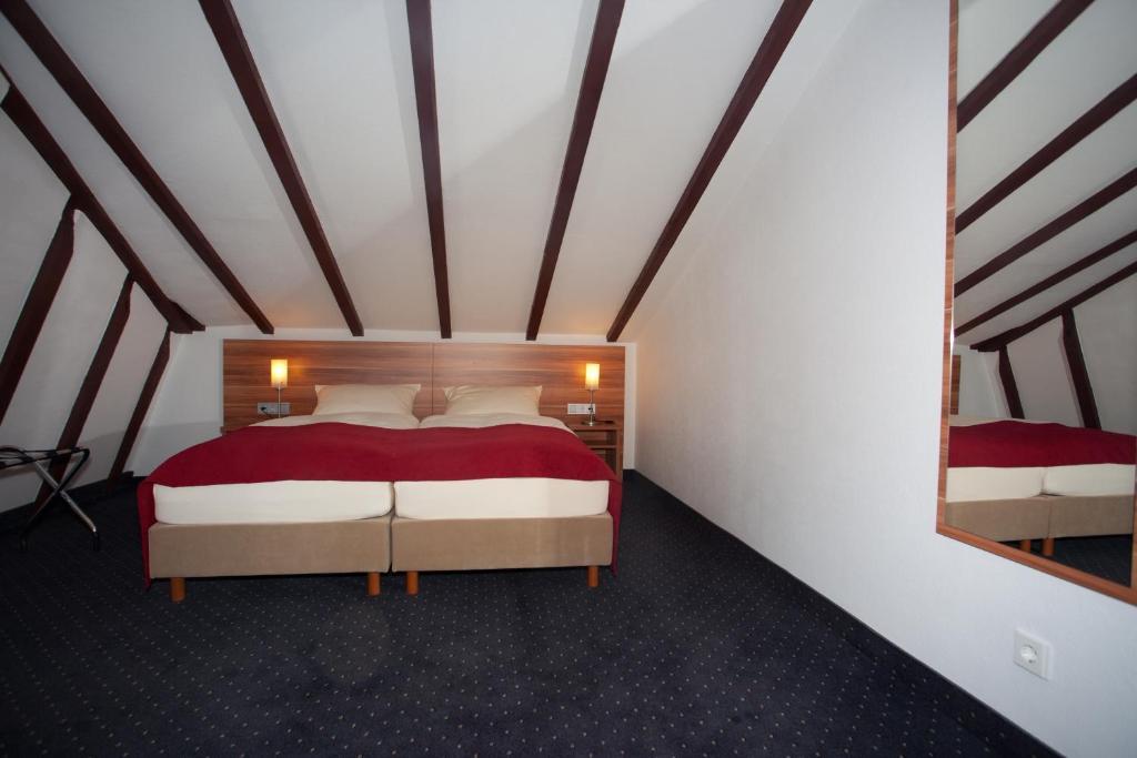 Knaus Am Hafen Hotel 3*
