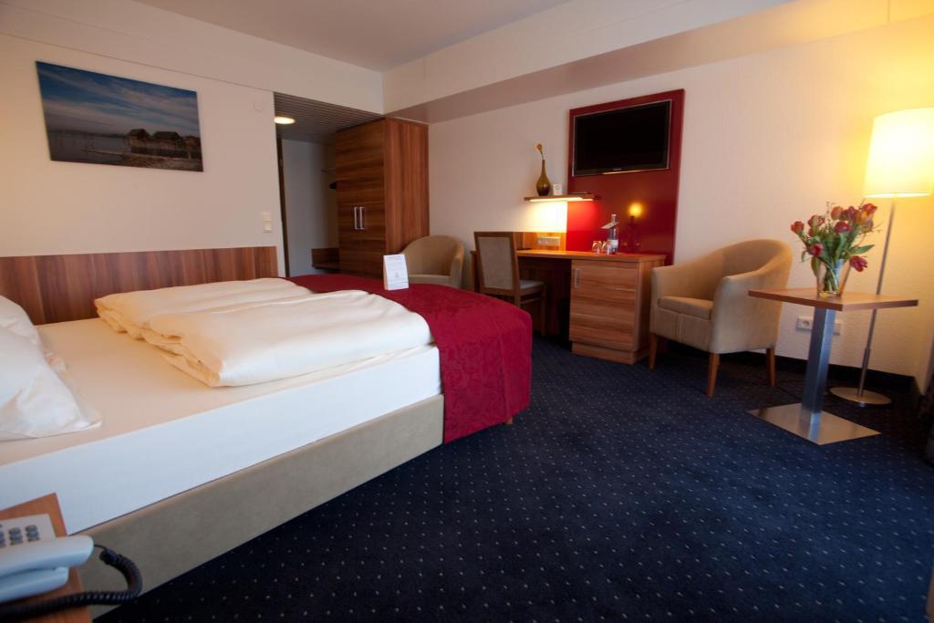 Hotel Knaus Am Hafen 3*