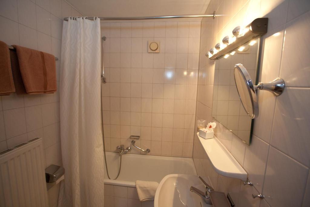 Hotel Knaus Am Hafen 3*