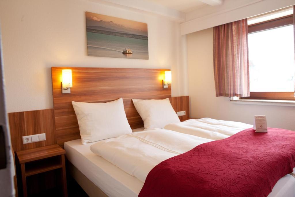 Hotel Knaus Am Hafen 3*
