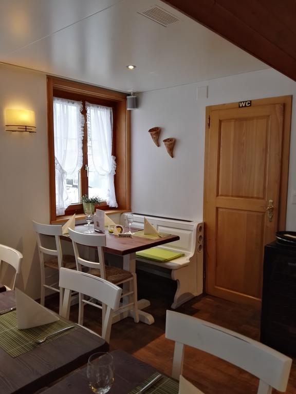 Pizzeria-pension Gambrinus Guest house