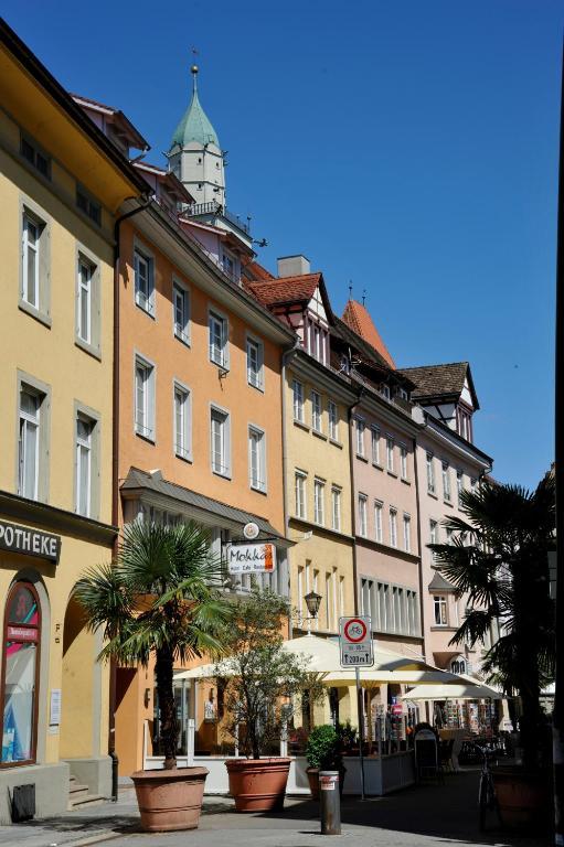 Hotel & Restaurant 
