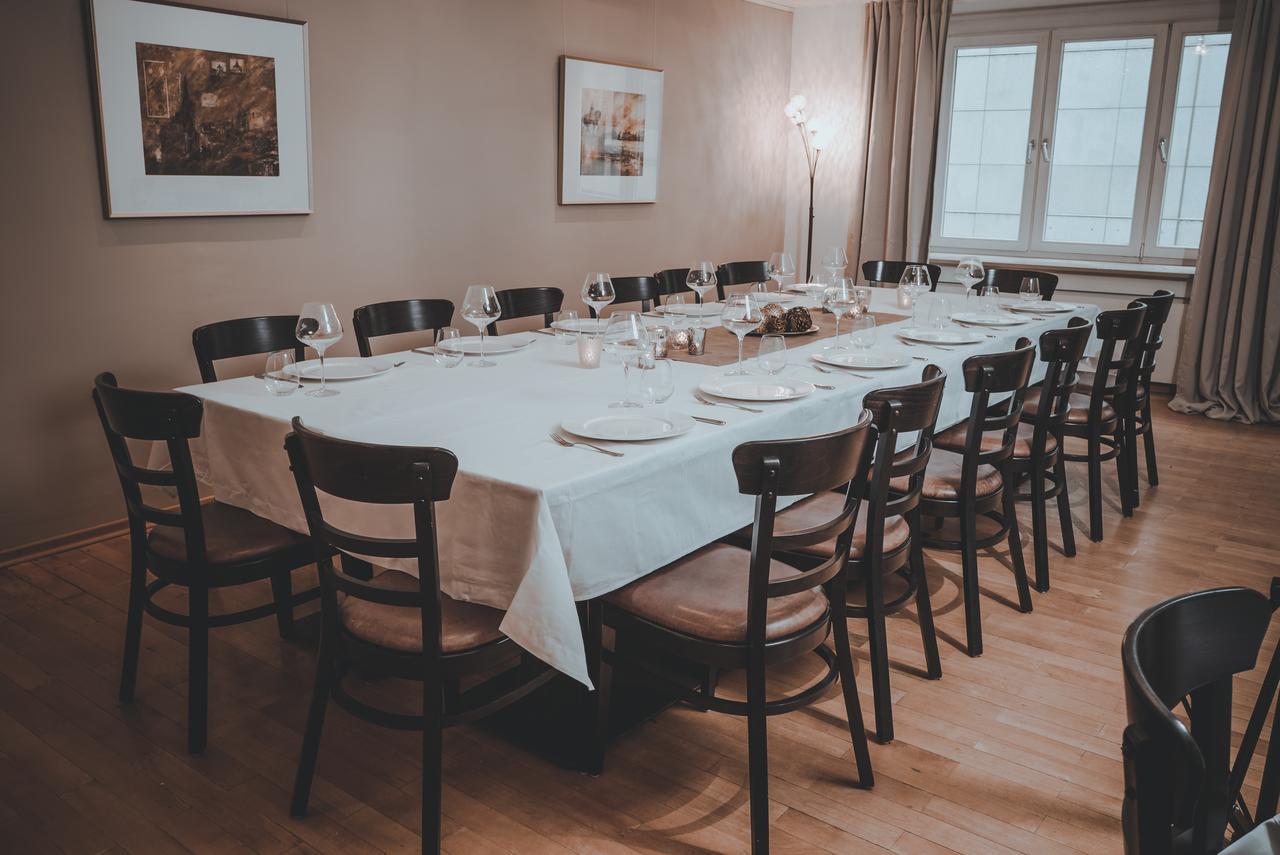 Hotel & Restaurant 