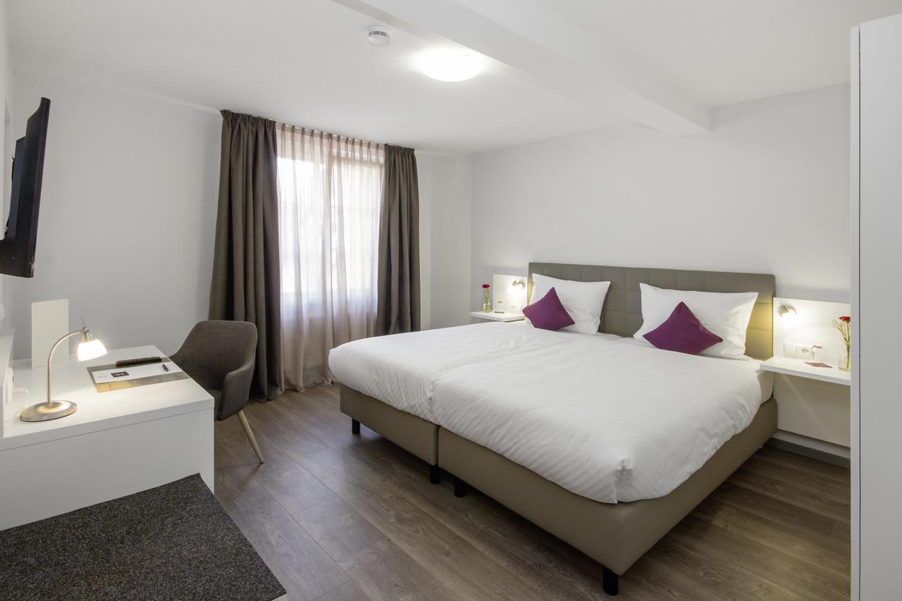 Hotel & Restaurant 