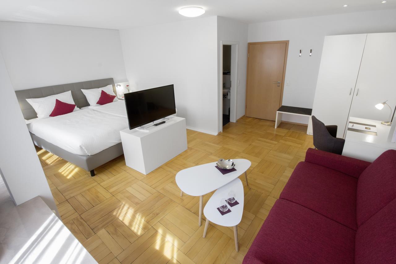 Hotel & Restaurant 