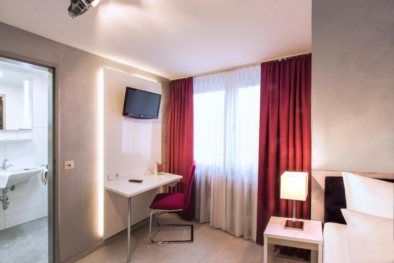 Hellers Twenty Four Ii -24h-check-in-