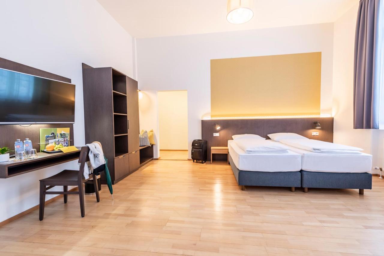Jufa Hotel 3*