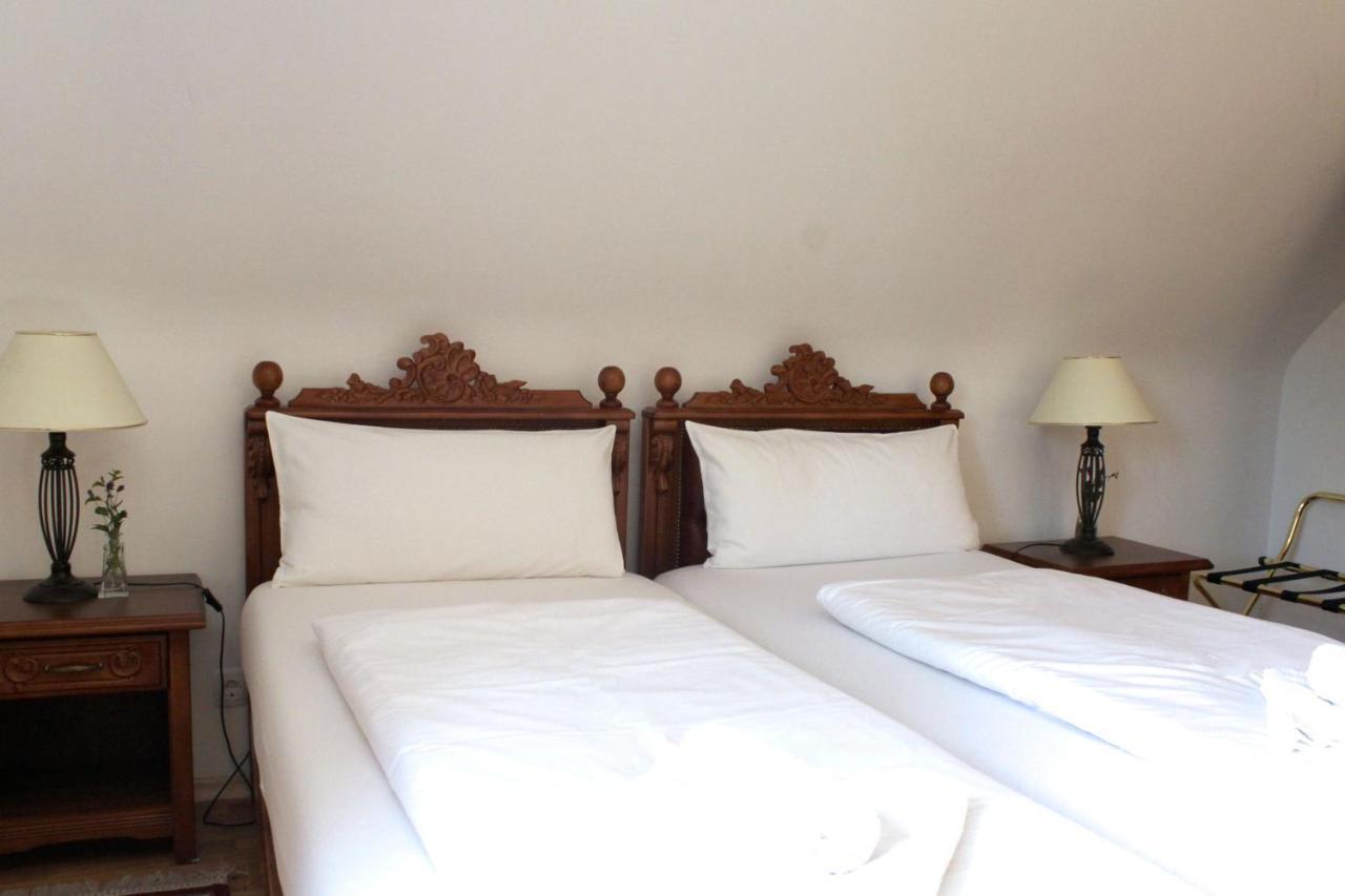 Viktoria Hotel 2*