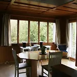 Haus Am Seeufer Mit Veranda In Natuerlicher Umgebung