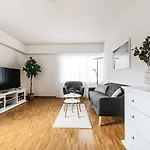 Soho 8 !Lake-Mountain View & Free Parking!