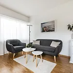 Soho 8 !Lake-Mountain View & Free Parking!