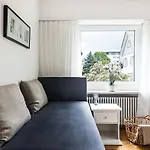 Soho 8 !Lake-Mountain View & Free Parking!