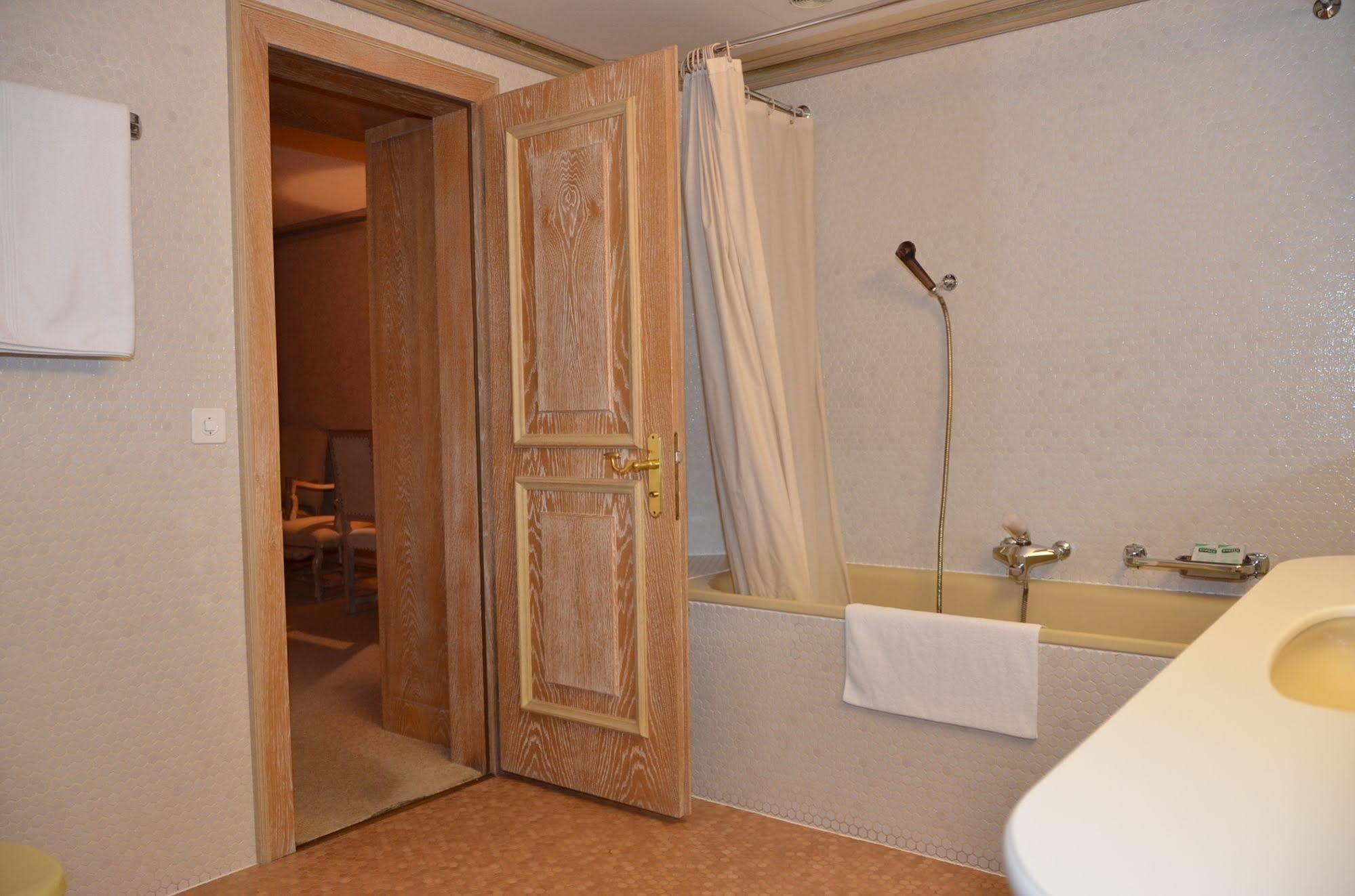 Drachenburg & Waaghaus Hotel 3*