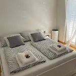 Amazing Lakeview Flat Horn