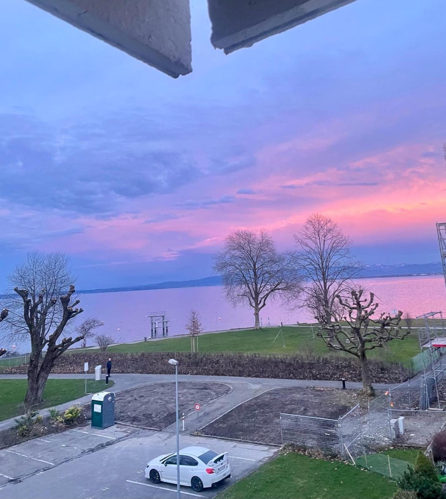 Amazing Lakeview Flat *