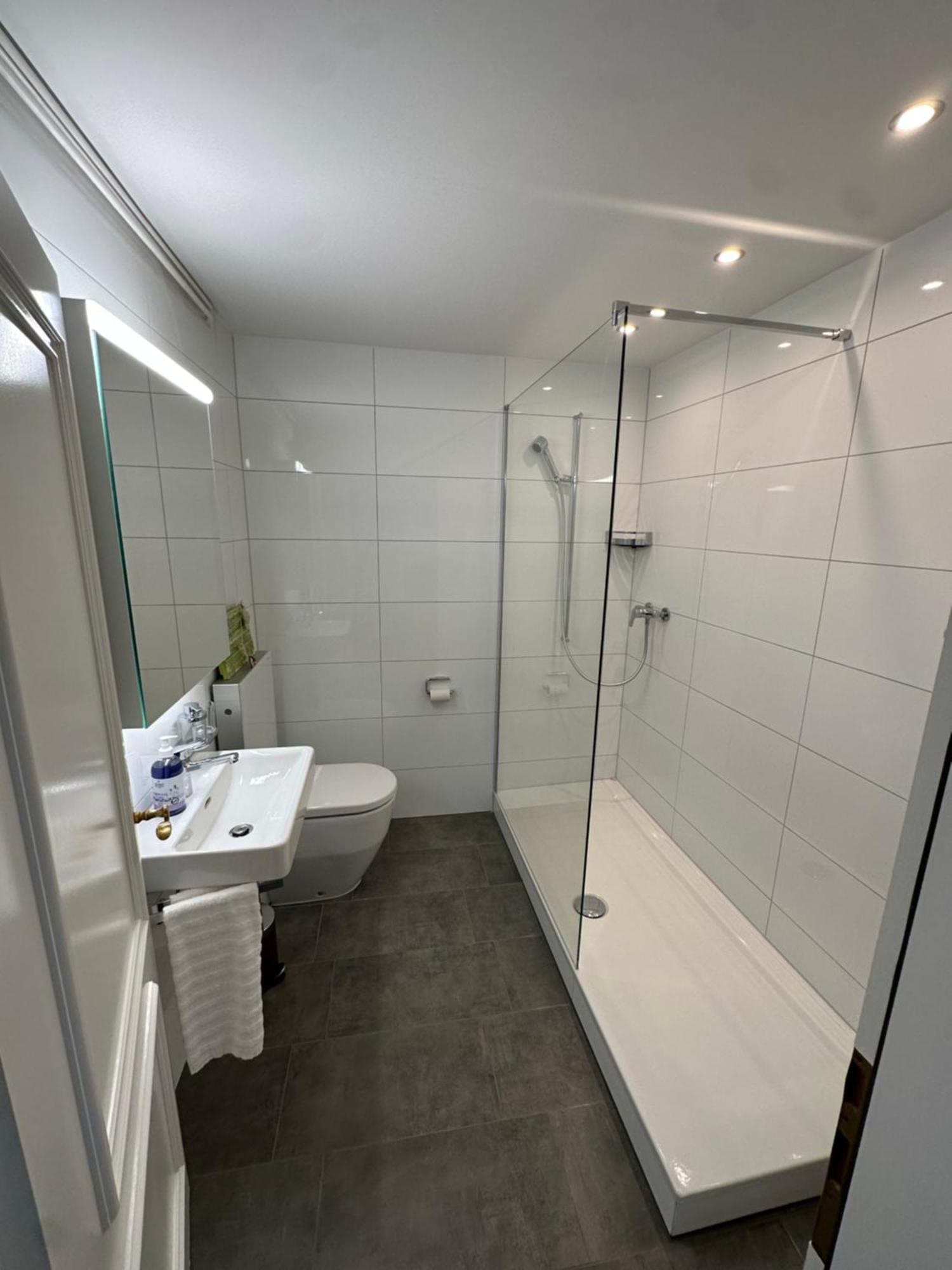 Lakeside - Easy Self Check-in Apartment *