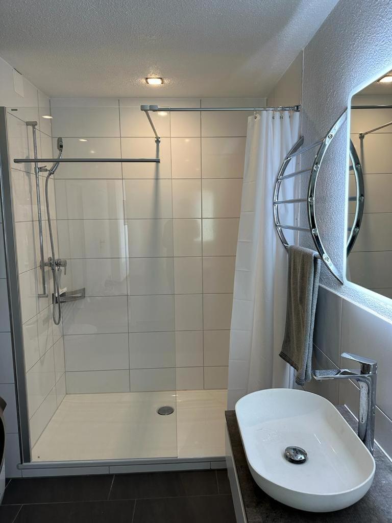 Lakeside - Easy Self Check-in Apartment *